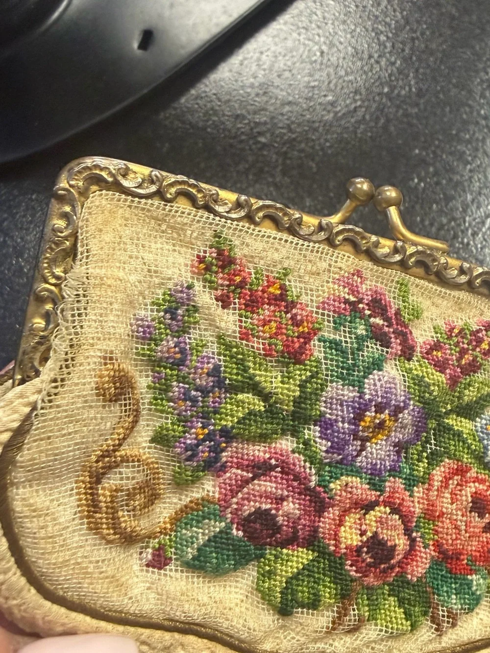 Vintage Floral Needlepoint Tapestry Kiss-Lock Clutch coin purse